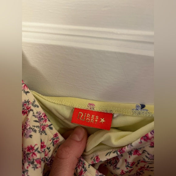 ❗️𝗣𝗥𝗜𝗖𝗘 𝗗𝗥𝗢𝗣❗️ FLORAL PRINT RUFFLE WRAP SWIMSUIT IN PINK - Picture 5 of 5